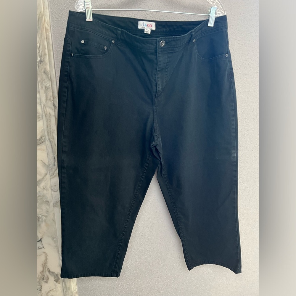 Denim & Co. Size 18W Black Capris EUC